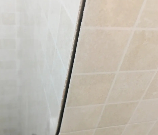 泸州市瓷砖空鼓维修公司分享阳台瓷砖脱落的修复过程可以分为以下几个步骤